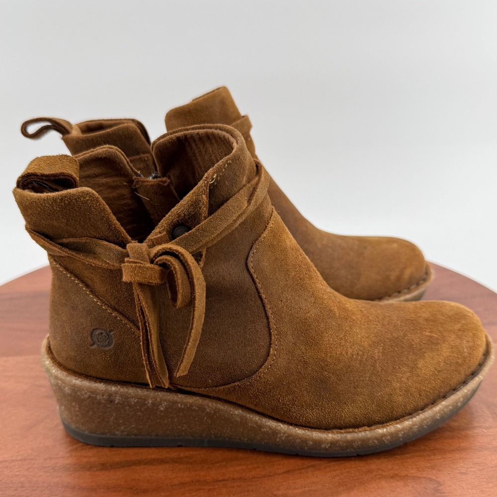 Born Vaugn Womens Brown Suede Rustic Wedge Ankle Boots Zip Up Tie Detail Size 6